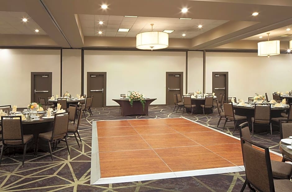Embassy Suites by Hilton Philadelphia Airport