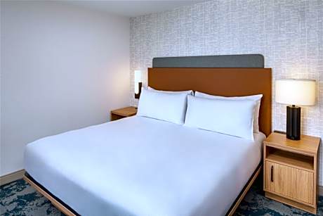 King Room with King Bed - Non-Smoking