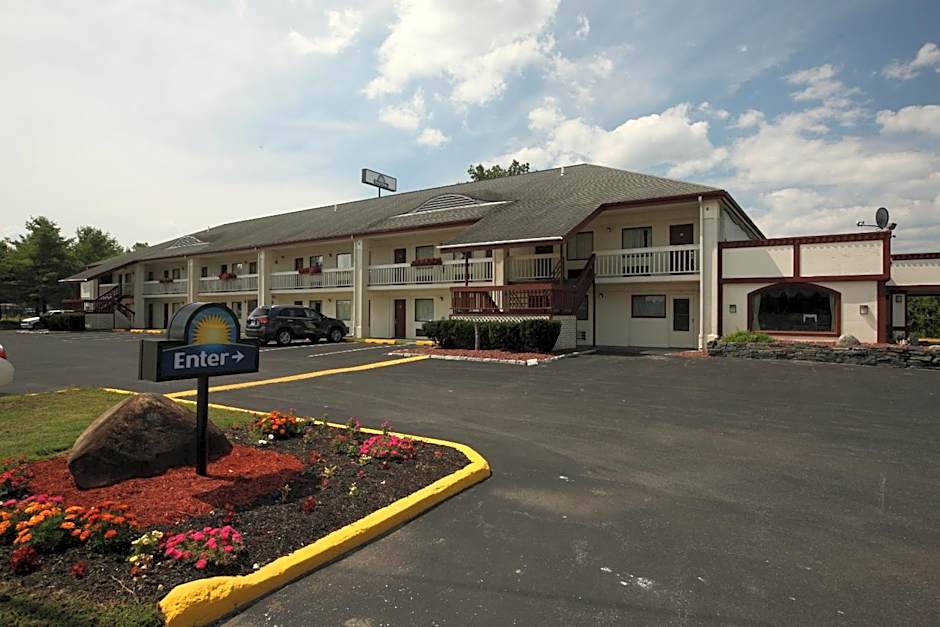Days Inn by Wyndham Queensbury/Lake George