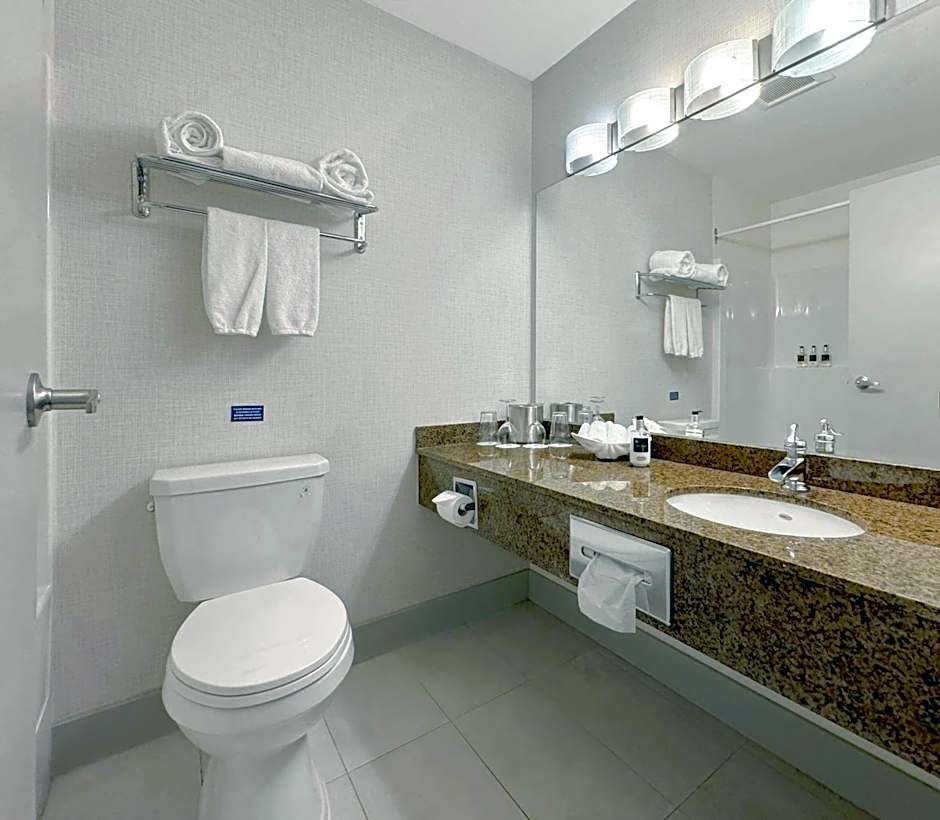 Coast Abbotsford Hotel & Suites