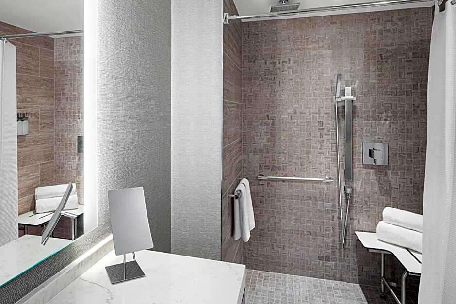 Envue, Autograph Collection