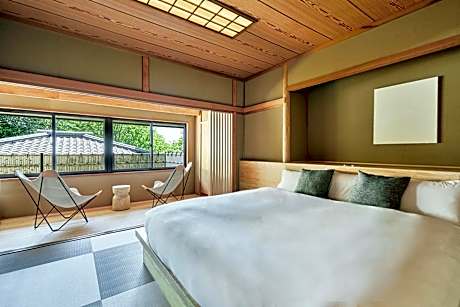 Deluxe Double Room with Private Bathroom