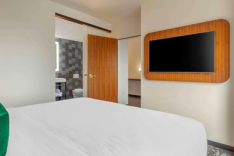 Cambria Hotel Boston Downtown-Seaport