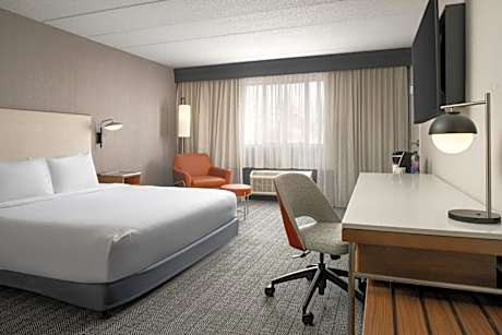 King Room with Sofa Bed and Adapted Tub - Mobility Accessible