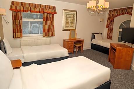 Triple Room with Bath