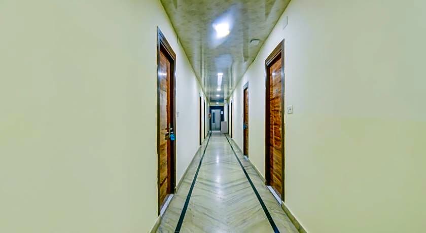 Hotel O Vishwakarma Palace