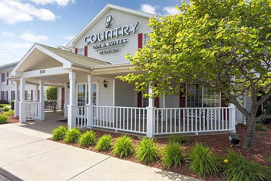 Country Inn & Suites by Radisson, Nevada, MO