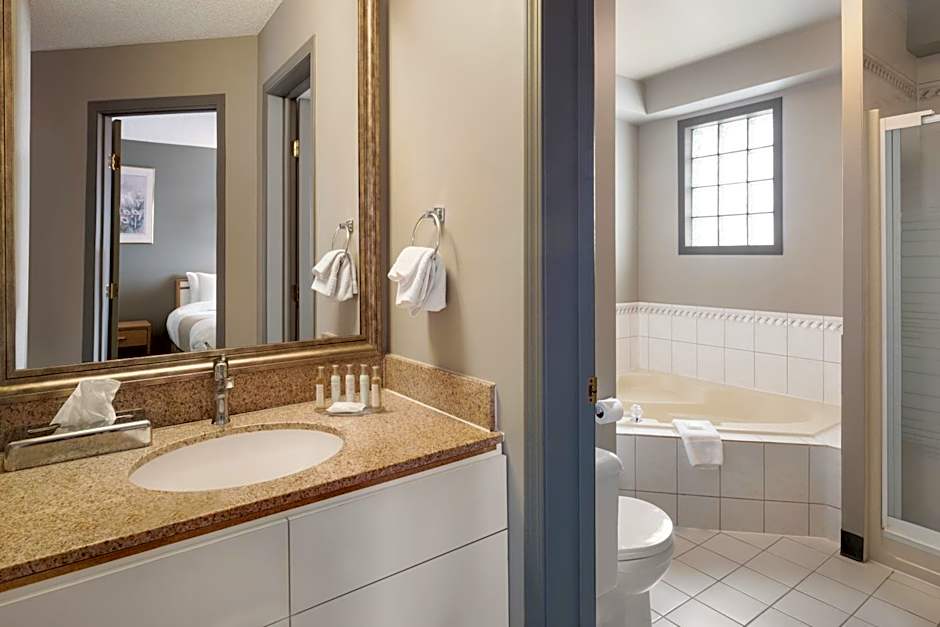 Travelodge by Wyndham Edmonton Airport