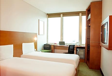 Standard Twin Room – 25% F&B discount and Late checkout until 4pm