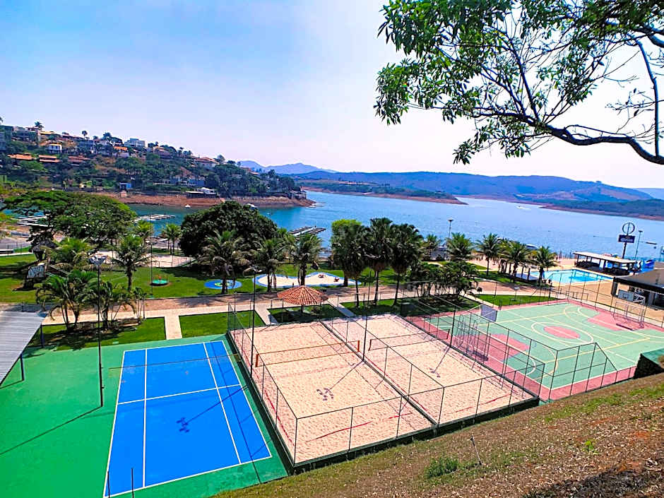 Suíte com Vista para o Lago em Capitólio em Escarpas do Lago
