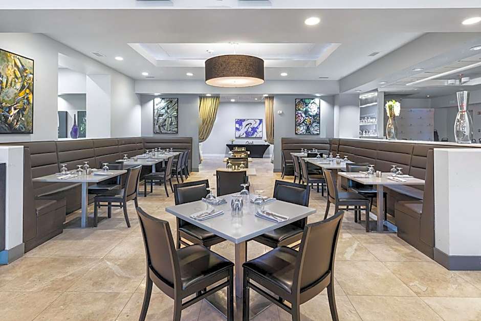 Harborside Hotel