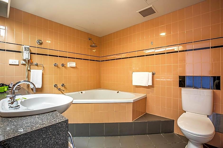 Nightcap at York on Lilydale