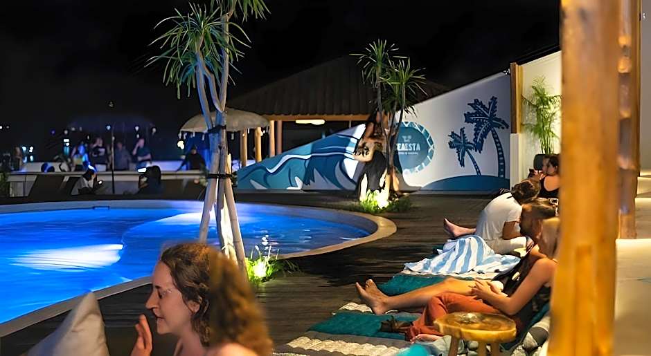Seaesta Komodo Hostel & Hotel