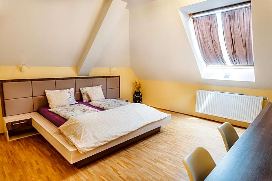 Dvorec Trebnik - SOBE