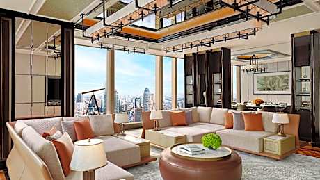 The Ritz-Carlton Suite, Club lounge access, 1 Bedroom Suite, 1 King, Skyline view, Top floor