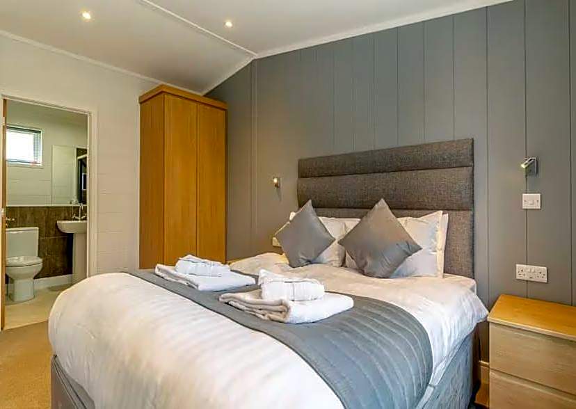 Woolverstone Marina and Lodge Park