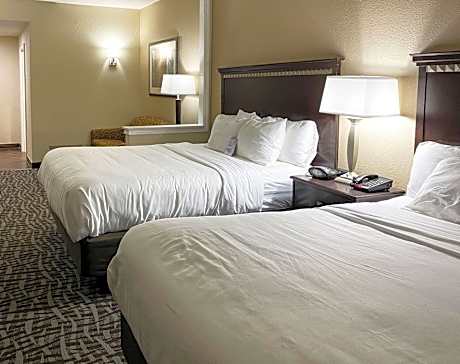 2 Queen Beds, Suite, Nonsmoking