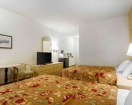 Queen Room with Two Queen Beds - Non-Smoking