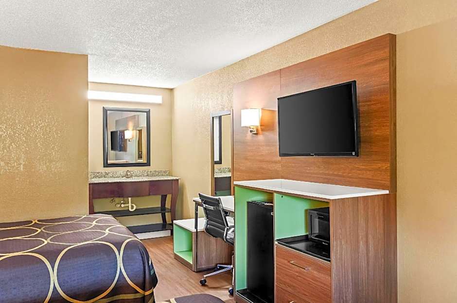 Super 8 by Wyndham Cincinnati/Springdale OH