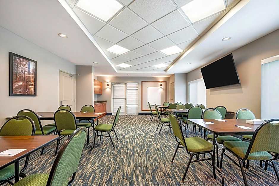 AmericInn by Wyndham Fairfield