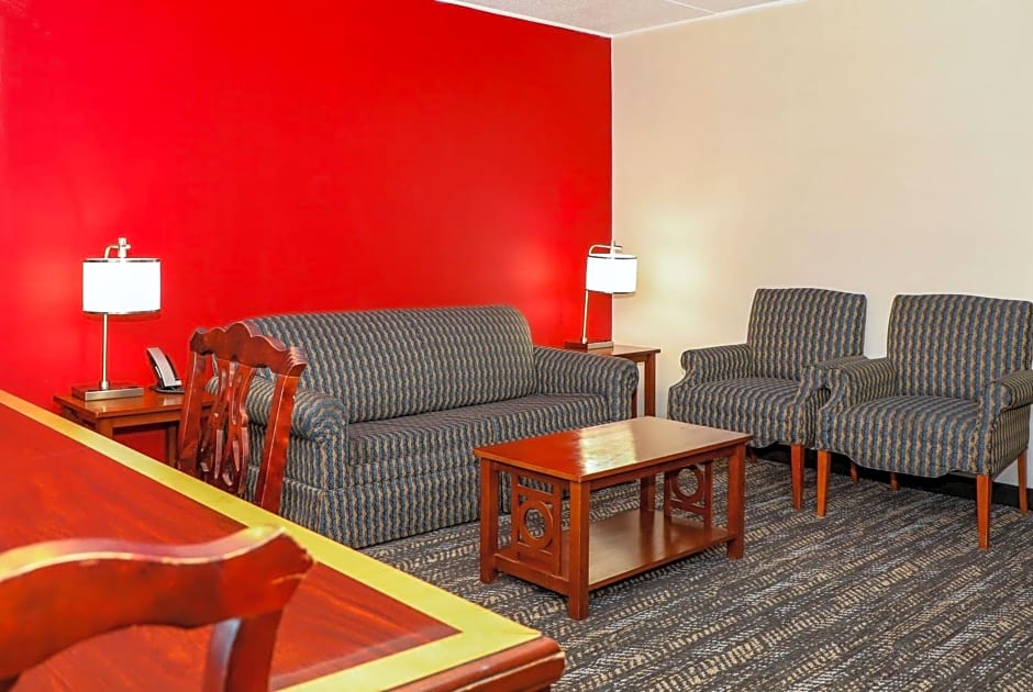 Ramada by Wyndham Cumberland Downtown