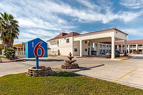 Motel 6-San Marcos, TX - North