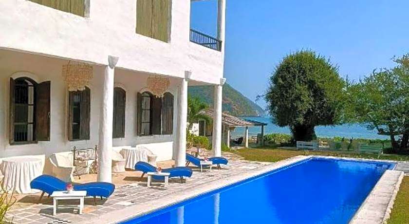 Brassiere Beach Hotel