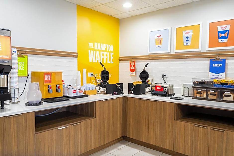 Hampton Inn & Suites Addison