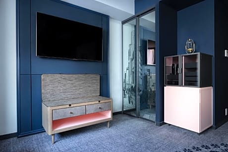 Queen Privilege Room