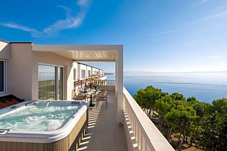 Deluxe Apartment with Terrace and Whirlpool
