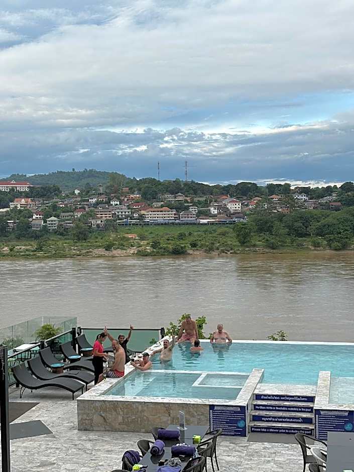 Chiangkhong Teak Garden Riverfront Hotel