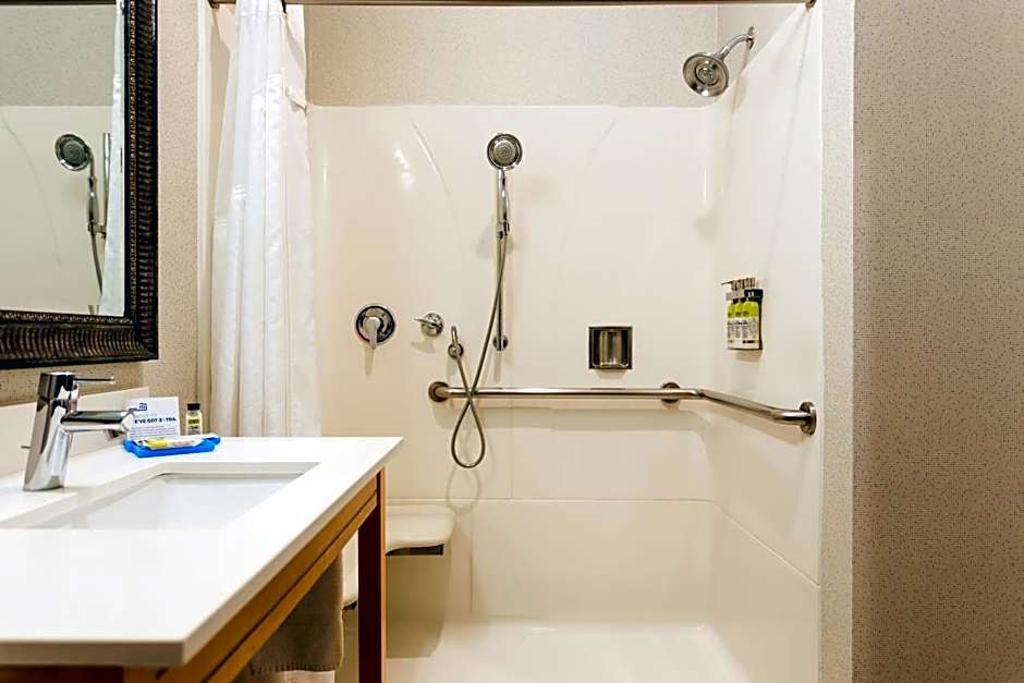 Holiday Inn Express & Suites Davis - University Area By IHG