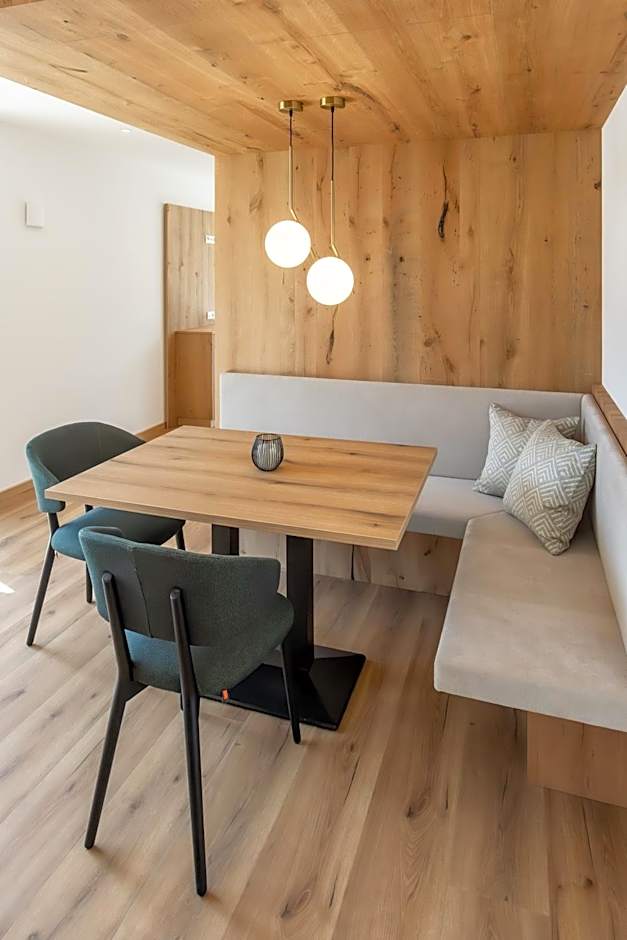 Laurena Aparthotel