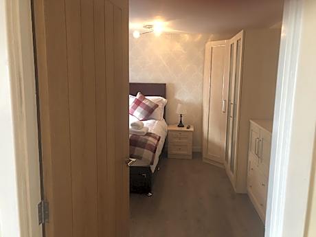 Large-Suite-Private Bathroom-Sea View