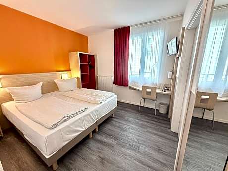 Standard Room - 1 King Bed