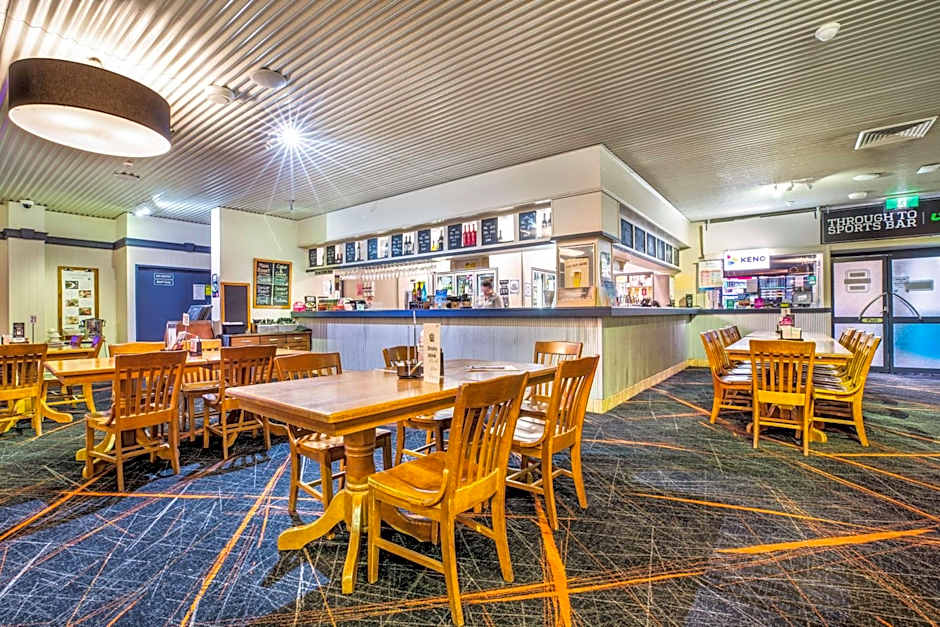 Nightcap at Atherton Hotel