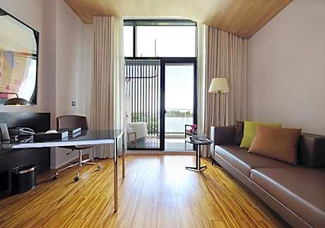 Executive Deluxe Queen