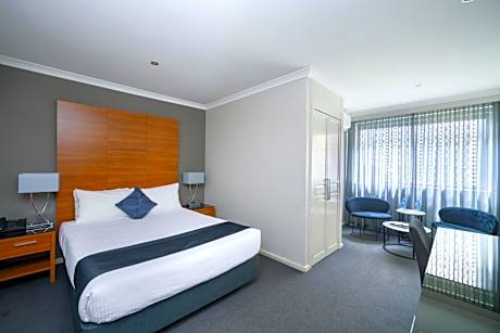 Crest on Barkly Hotel