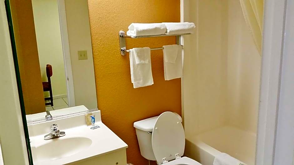 Country Hearth Inn & Suites Augusta