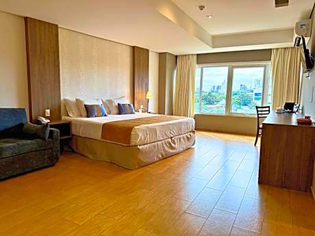 Master Suite with Spa Bath