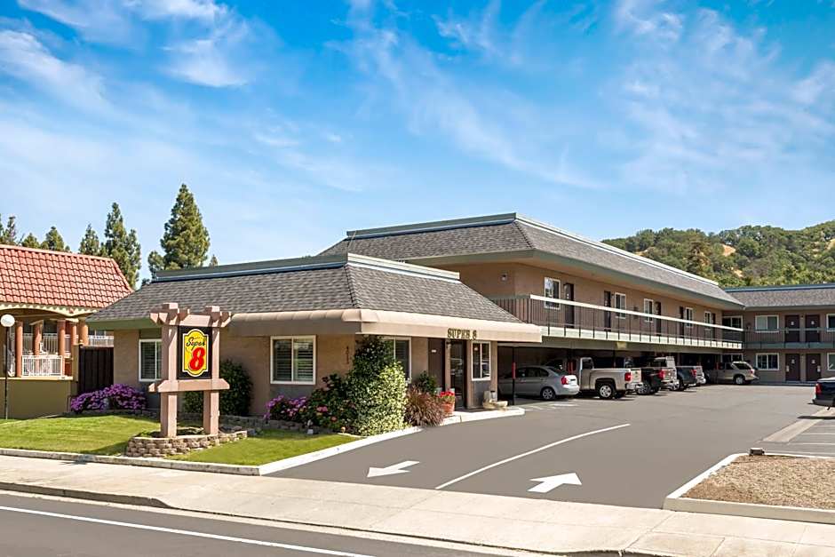 Super 8 by Wyndham Martinez