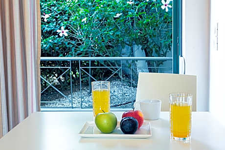 One Bedroom with Sea View