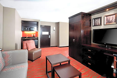 Suite, 1 Bedroom (2 Queen Beds and 1 Double Sofa Bed)