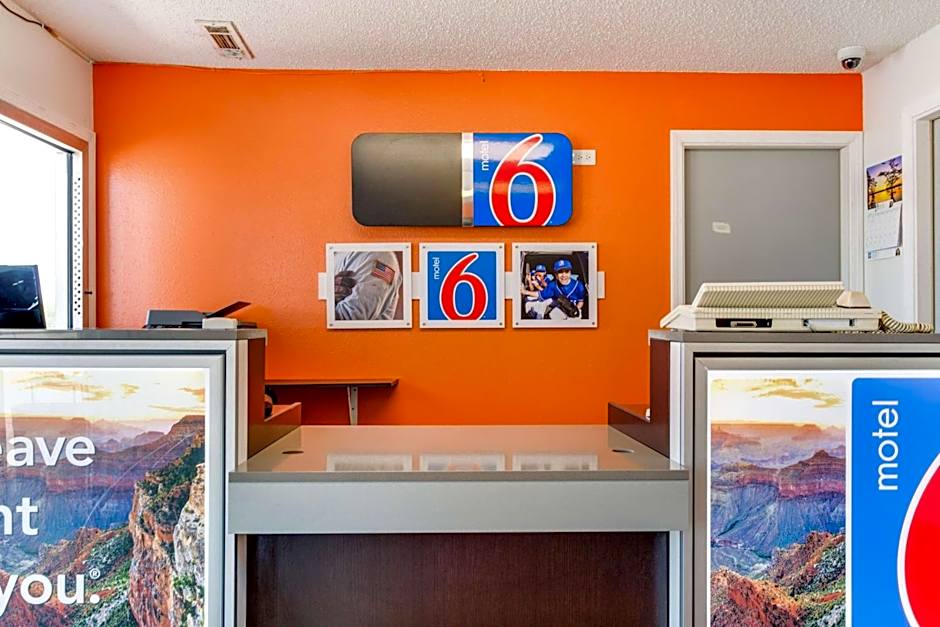 Motel 6 Fayetteville, AR