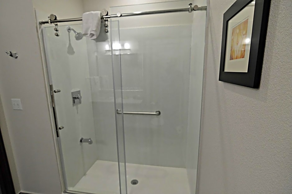 Best Western Plus Waller Hotel
