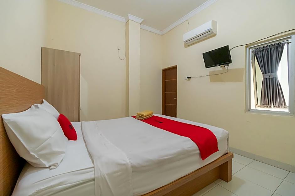 RedDoorz @ Jalan Kolonel Haji Burlian Palembang 2