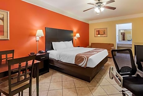 1 King Bed, Nonsmoking, Accessible