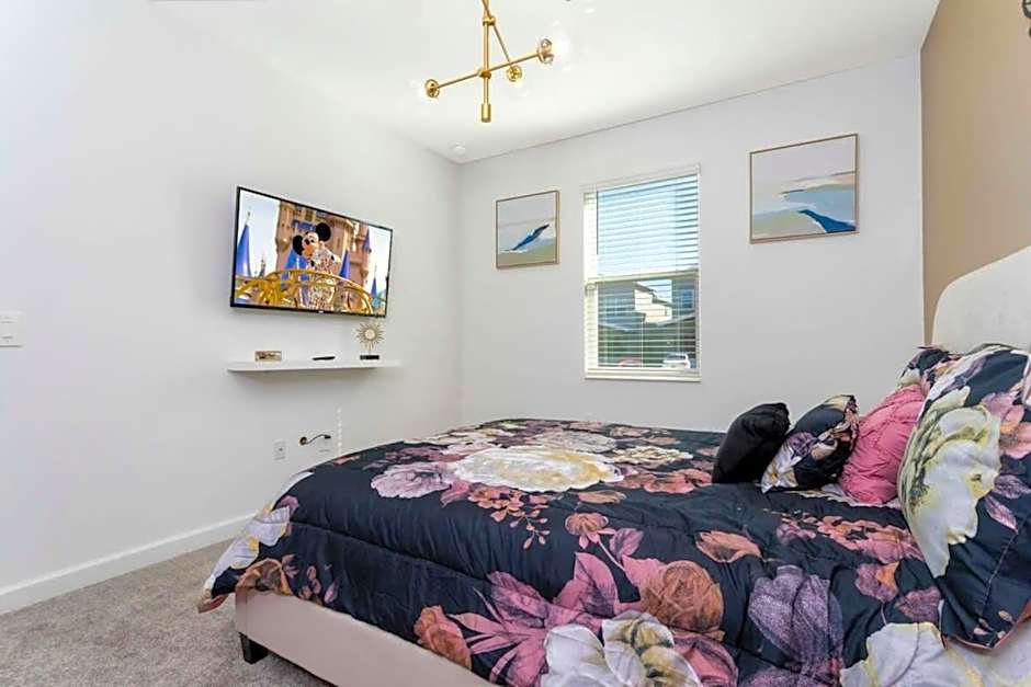 Super nice and spacious 9BDR home