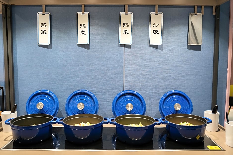 Hanting Hotel Wuhan Hongshan Square Metro Station