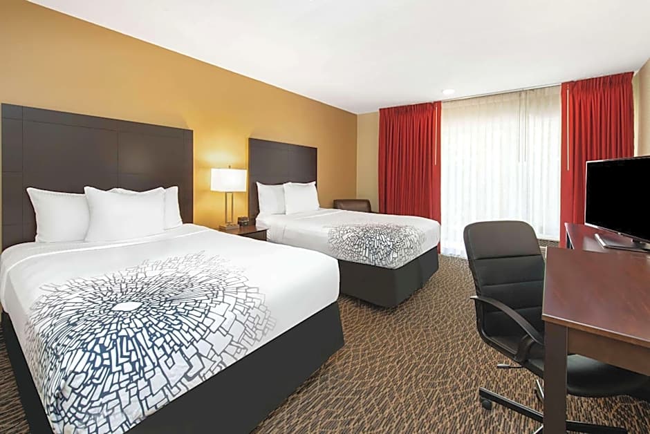 La Quinta Inn & Suites by Wyndham Clearwater Central